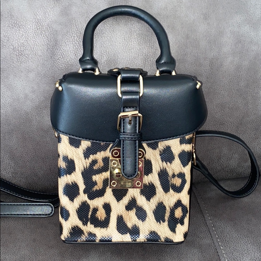 Fashion Nova Crossbody bag